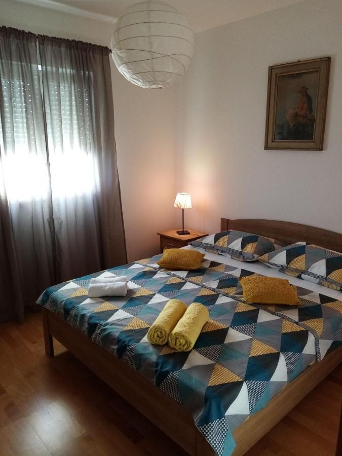 Apartman Mikola With Sea View Trogir Zewnętrze zdjęcie