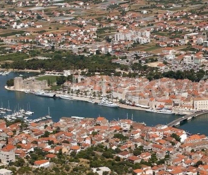 Apartman Mikola With Sea View Trogir Zewnętrze zdjęcie
