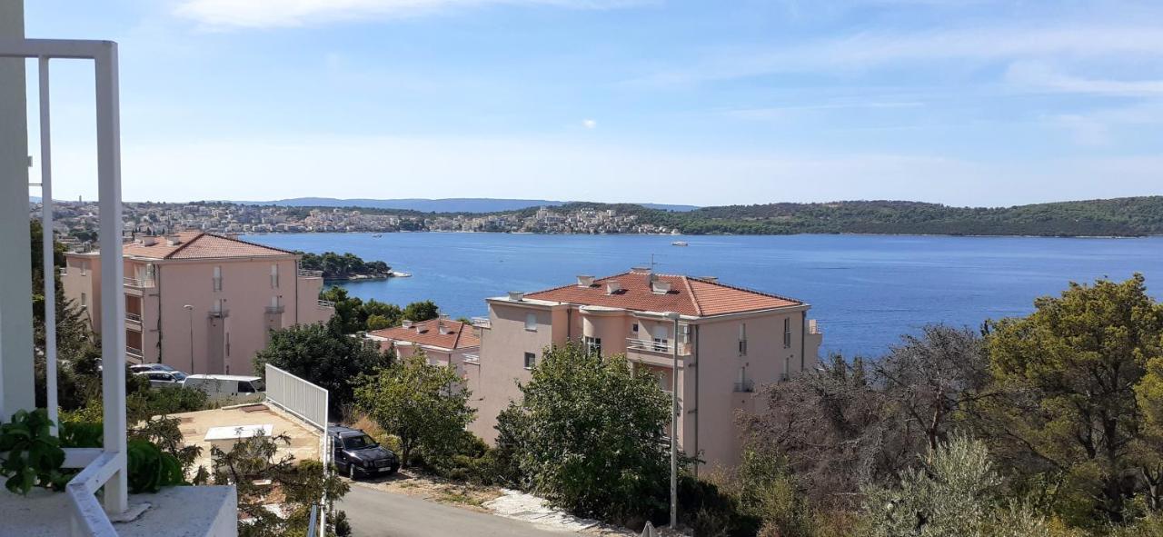 Apartman Mikola With Sea View Trogir Zewnętrze zdjęcie