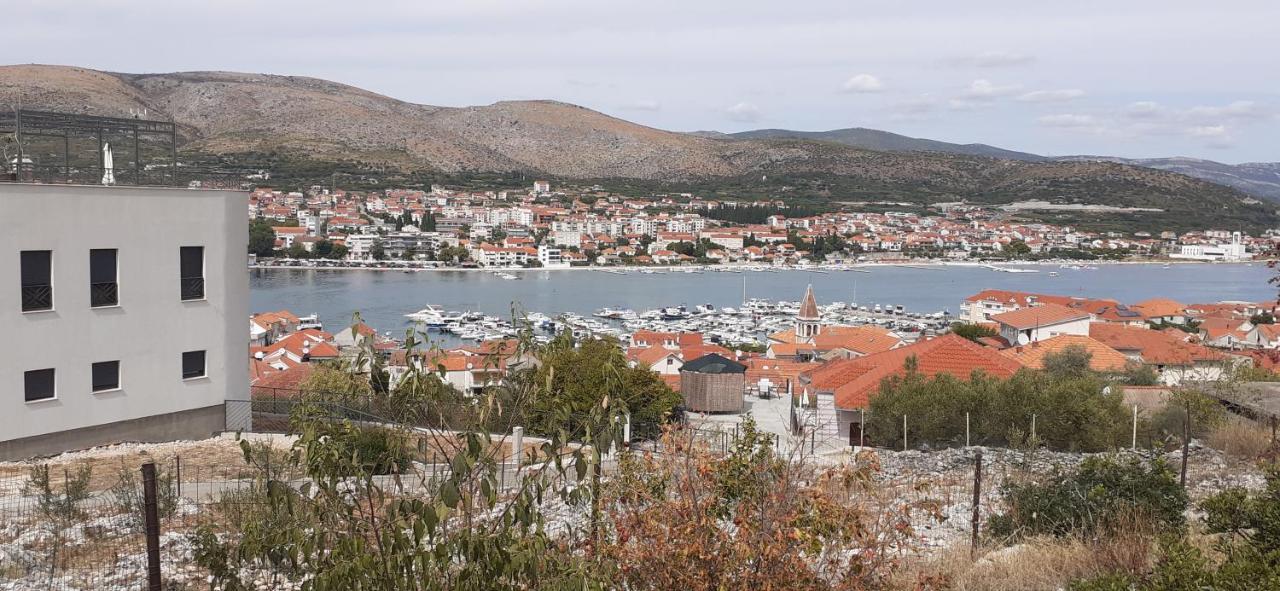 Apartman Mikola With Sea View Trogir Zewnętrze zdjęcie